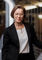 Dieses Bild zeigt das Portrait einer Person.