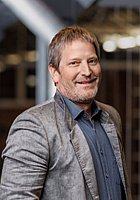 Dieses Bild zeigt das Portrait einer Person.