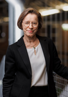 Dieses Bild zeigt das Portrait einer Person.