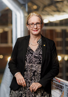 Dieses Bild zeigt das Portrait einer Person.