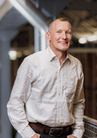 Dieses Bild zeigt das Portrait einer Person.