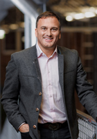 Dieses Bild zeigt das Portrait einer Person.